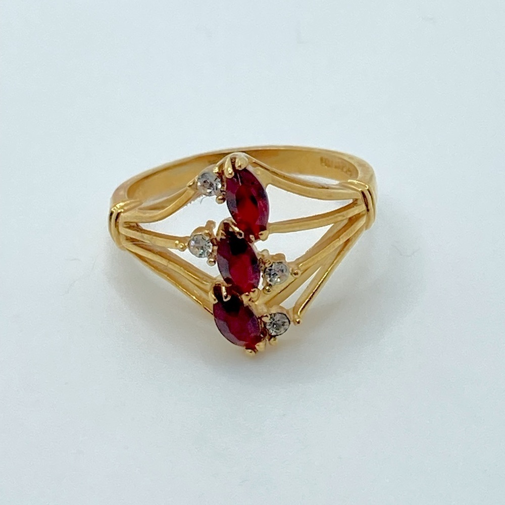 Vtg Gold Tone Red & White Cz Stone Ring Sz 8 Unmarked